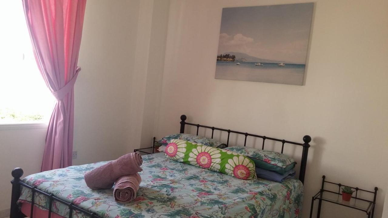 Athena And The Owl Beachside Apt Paphos Exterior foto